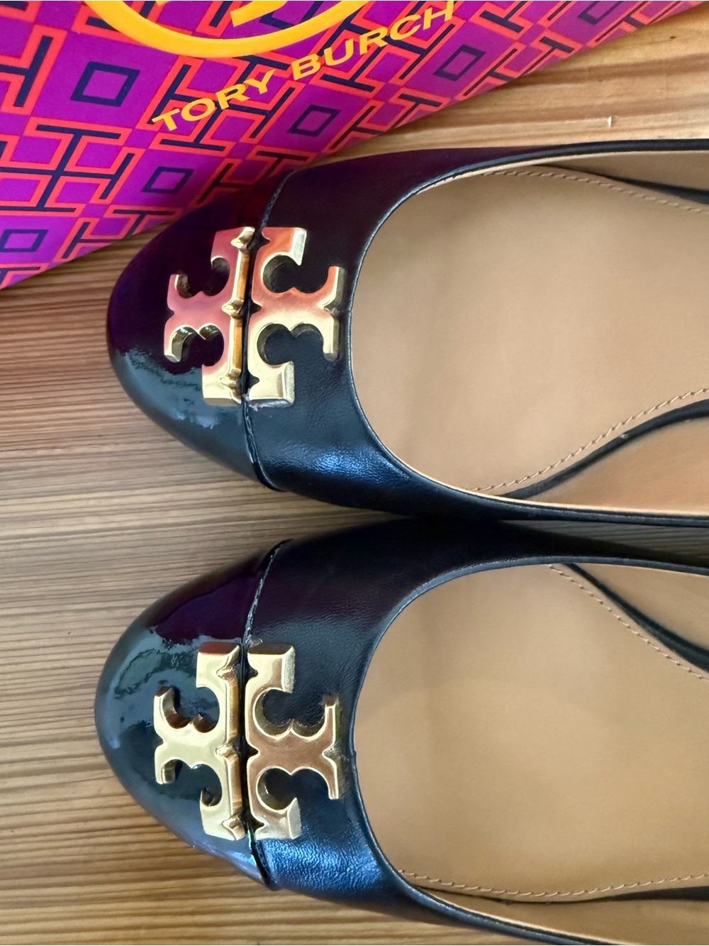 Tory Burch Black Wedge Ballet Flats Gold Logo Cap Toe Size 7.5 - Picture 3 of 9